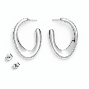 Pendientes orgánicos plateados con diseño escultural y acabado brillante.