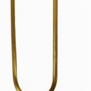 Cadena dorada tipo snake con acabado brillante 18K sobre fondo blanco.