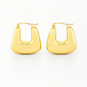 Pendientes dorados U-Shape con baño de oro 18K, diseño moderno y elegante de Rosa & Elisa.